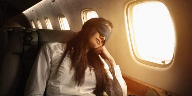 Astuces pour dormir comme un bébé dans un avion