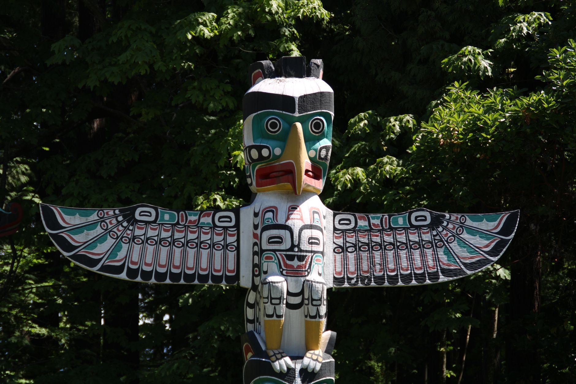Au Quai Branly, le potlatch et les masques racontent des sociétés façonnées par la colonisation