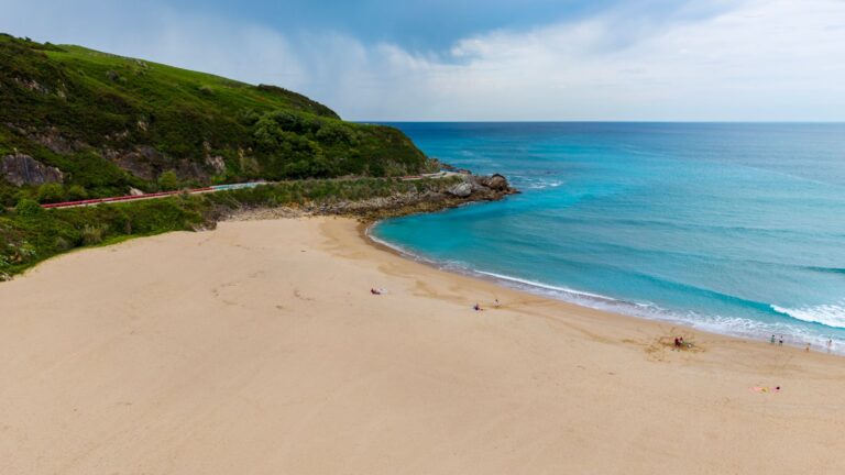 À Santa Maria, la plage est blonde là où le reste des Açores est noir